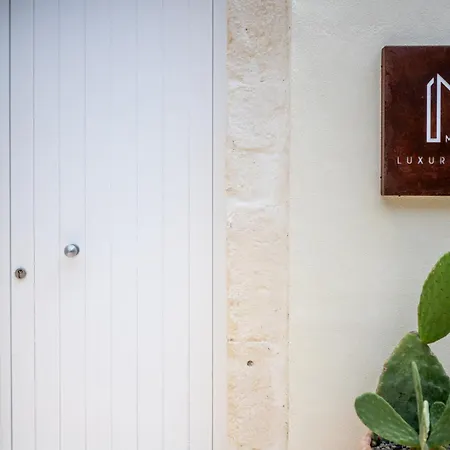 Mari Luxury House דירה